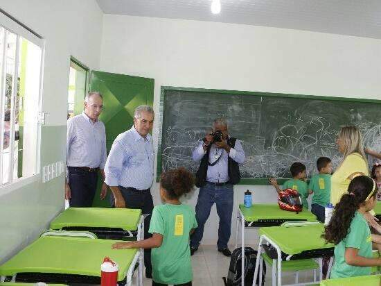 Governo entrega reforma de escola sucateada h&aacute; pelo menos 20 anos