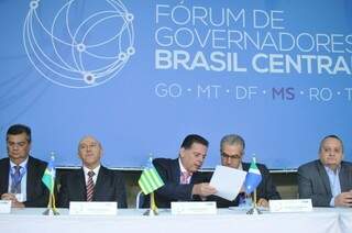 Governadores elaboraram a Carta de Bonito, que será encaminhada ao Governo Federal. (Foto: Alcides Neto). 