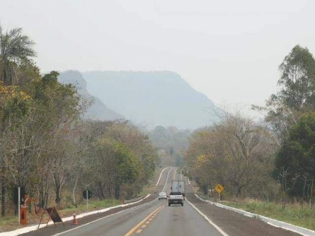 Paisagens incineradas, fuma&ccedil;a e exaust&atilde;o viram rotina no interior