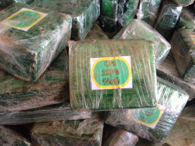 Caminhonete &eacute; achada com manchas de sangue e 490 kg de maconha
