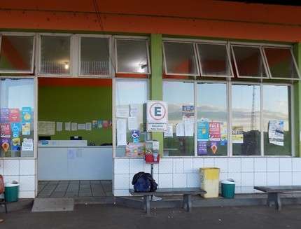 Bandidos encapuzados e armados invadem via&ccedil;&atilde;o e atiram em policial 