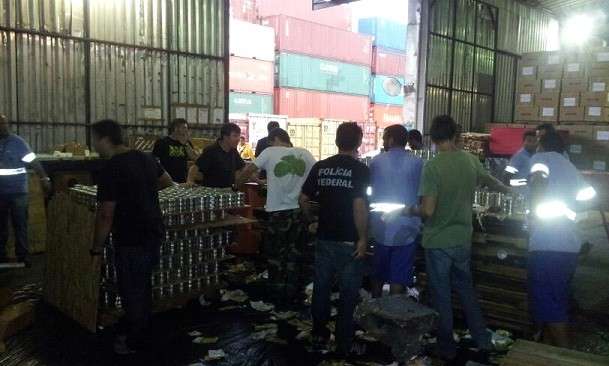 PF apreende R$ 3,1 milh&otilde;es de coca&iacute;na no meio de 20 mil latas de abacaxi