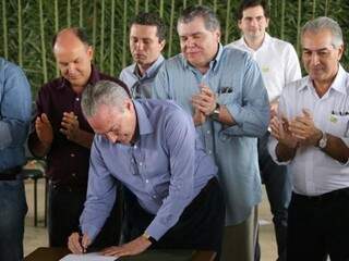 Presidente Michel Temer, PMDB, assina decreto e medida provisória. (Foto: Marcos Ermínio).