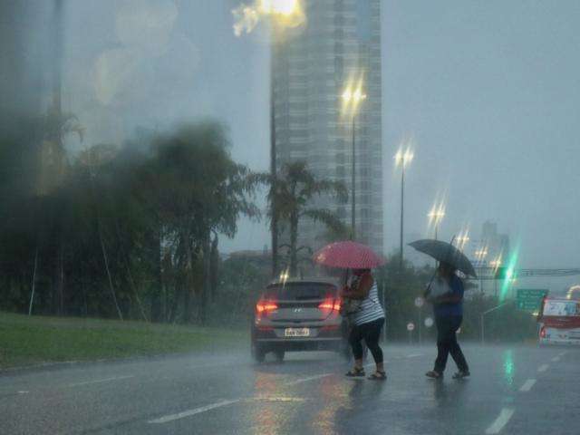 Capital amanhece com chuva e Inmet prev&ecirc; tempo inst&aacute;vel em MS nesta quarta-feira