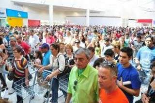 Nova lei pode acabar com longas filas de supermercados  (Foto: Arquivo)