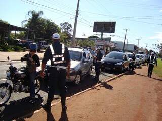 Durante toda a operação os policiais abordaram 120 carros e 64 motocicletas. (Foto: Divulgação)