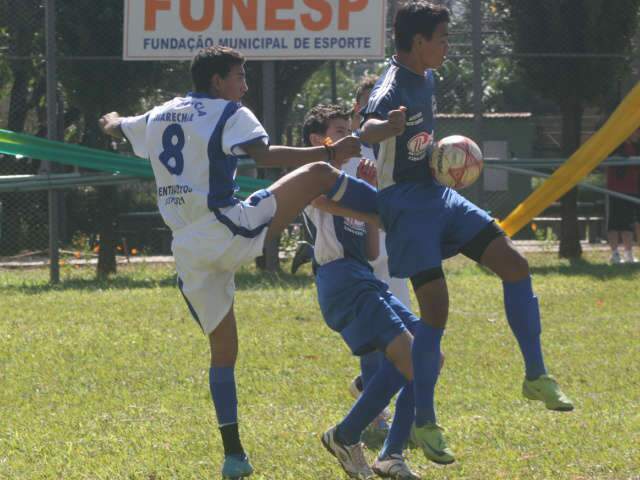  Times da categoria sub-13 brigam por vaga &agrave; final de torneio society