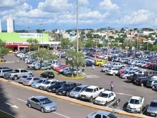 Estacionamento do Shopping Campo Grande. 