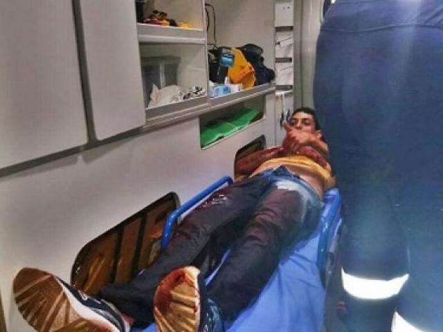 Homem &eacute; baleado em tiroteio ap&oacute;s roubar e deixar fam&iacute;lia trancada em casa