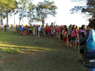 Homens, mulheres e crianças guarani-caiuá na área de conflito. (Foto: Divulgação/ Grupo Aty Guasu)