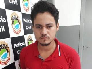 José Cássio Nunes Calado preso em delegacia (Foto: Divulgação)