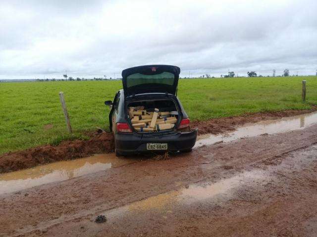 Motorista e batedores de estrada s&atilde;o presos com 366 kg de maconha