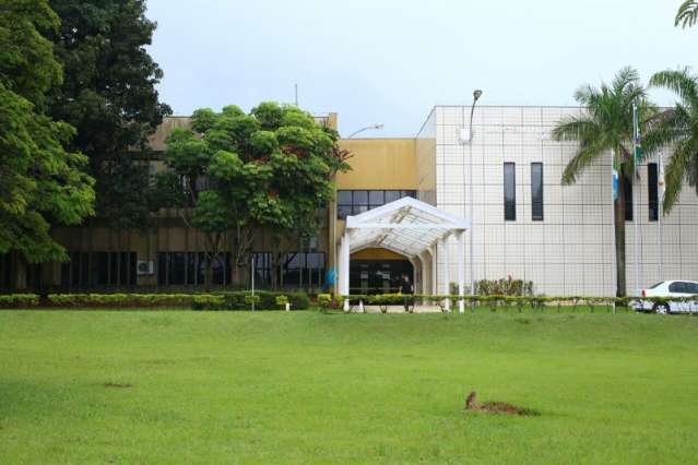 Com sal&aacute;rio acima do teto, MPE paga at&eacute; R$ 56 mil mensais para promotor