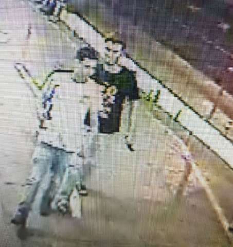 Suspeitos de assassinato em conveni&ecirc;ncia se apresentam &agrave; pol&iacute;cia 
