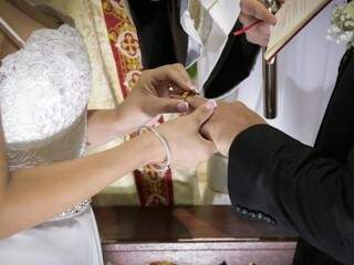 Troca de alianças, ritual que marca casamentos (Foto: Heaven Photo e Vídeo)