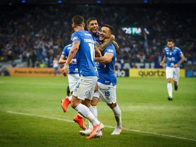 Cruzeiro atropela o Atl&eacute;tico com goleada de 3 a 0 no Mineir&atilde;o