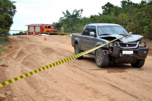 Colisão frontal entre caminhonete e moto mata duas pessoas na BR-419