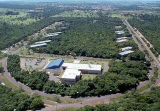 Vista aérea mostra centro administrativo do Governo do Estado encravado na área de influência da reserva do Prosa.
