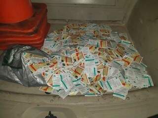 Ao todo, mil envelopes do medicamento foram encontrados pela polícia. (Foto: PRF) 