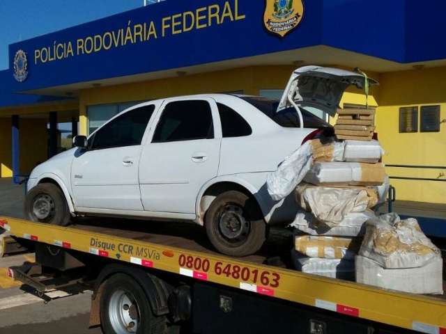 Ve&iacute;culo &eacute; abandonado com 200 kg de maconha ap&oacute;s persegui&ccedil;&atilde;o policial