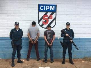 Dois homens que descumpriram a ordem da Justiça foram presos por equipes do Promuse (Foto: divulgação/Polícia Militar) 