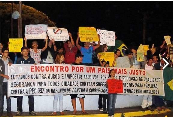 Manifesta&ccedil;&atilde;o em S&atilde;o Gabriel reuniu cerca de 300 pessoas