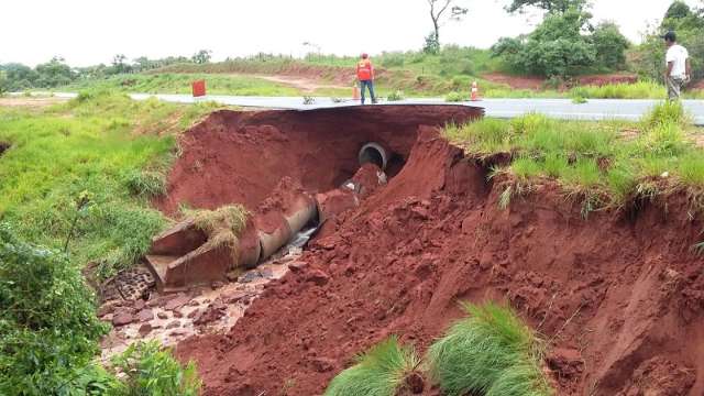 Parte da rodovia MS-180 &eacute; liberada para ve&iacute;culos m&eacute;dios e leves