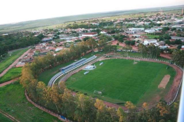 Ivinhema contrata meia argentino e &#039;sonha&#039; com est&aacute;dio Saraiv&atilde;o na estreia