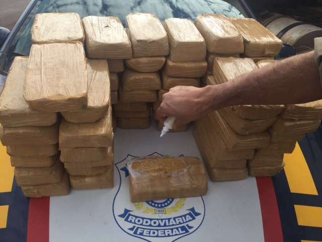 Contratado por R$ 60 mil, paulista &eacute; preso com 68 quilos de pasta-base