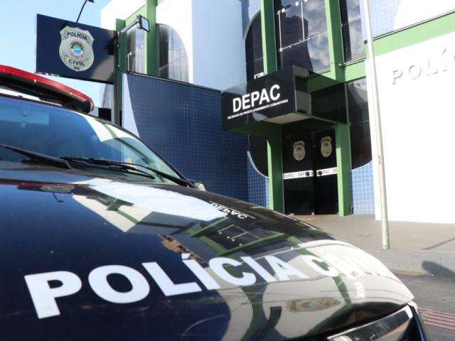 Falsos policiais invadem casa e homem desmaia ap&oacute;s ser agredido a pauladas 
