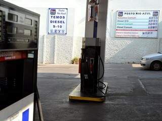 Em alguns postos de combustíveis de Corumbá, a gasolina passa dos R$ 3,80, o litro. (Foto: Anderson Gallo/Diário Corumbaense)