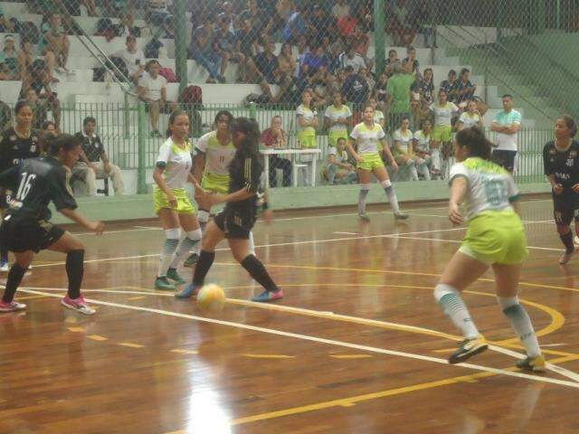 Segunda rodada da Copa Pelezinho de futsal tem goleada de 14 a 1 