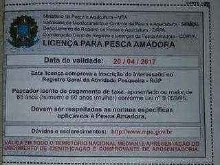 Deputado &eacute; flagrado pescando sem licen&ccedil;a e acaba multado pela PMA