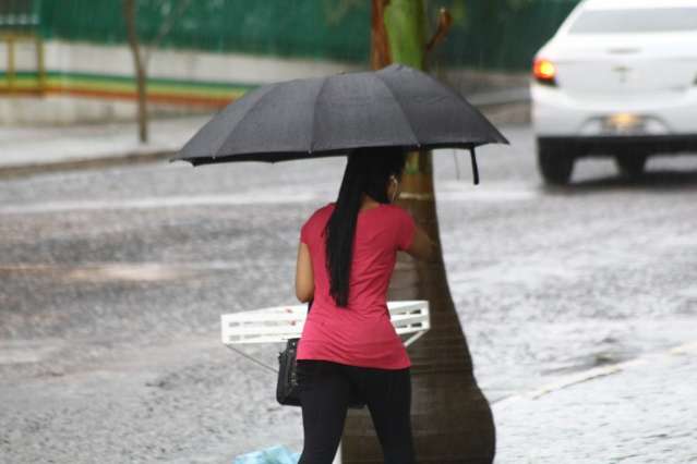 Quarta-feira amanhece com chuva e previs&atilde;o &eacute; de queda de granizo em MS 