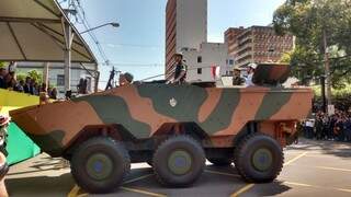 Tanque do Exército gerou maior reação do público. (Foto: Adriano Fernandes)