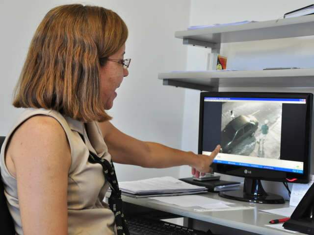  Mulher tem estepe de carro furtado e c&acirc;mera de empresa grava a&ccedil;&atilde;o dos bandidos