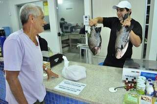 Preço do peixe subiu em média 5% em dez dias, segundo pesquisa do Procon de Dourados (Foto: Eliel Oliveira)