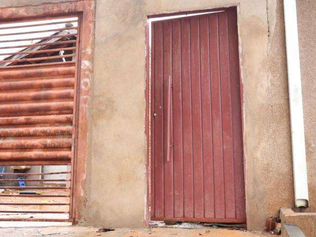 Ferido em festa pulou muro de casa e outro fugiu pelo telhado, relata vizinha