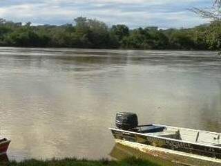 Local onde barco da vítima virou em Ivinhema (Foto: Ivinotícias)