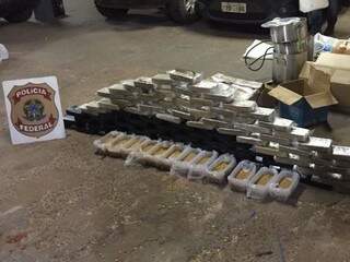 Polícia Federal apreendeu 107 kg de cocaína na fronteira com o Paraguai (Foto: Polícia Federal)