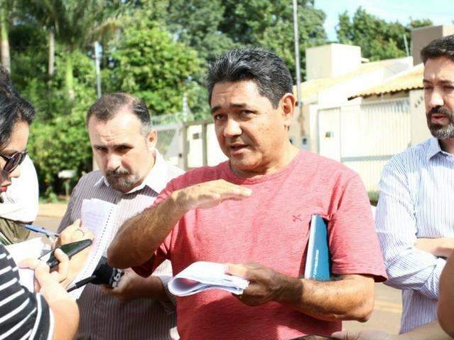 Em vistorias, prefeitura cobra da &Aacute;guas reparo do asfalto ap&oacute;s obras
