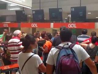Voos cancelados provocam confusão no aeroporto de Campo Grande