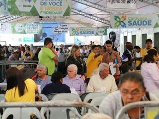 Movimento é grande no Albano Franco, neste sábado, no primeiro Dia D da Caravana da Saúde em Campo Grande (Foto: Marcos Ermínio)