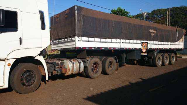 Pol&iacute;cia Federal apreende 800 caixas de cigarro contrabandeado 