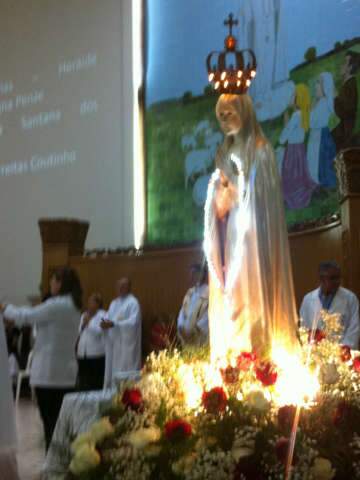  No Dia das M&atilde;es, fieis celebram tamb&eacute;m  Nossa Senhora de F&aacute;tima