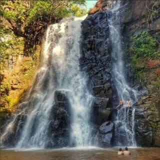 Cachoeira do Salto em Jaraguari. (Foto: Belezas de MS)