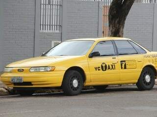 Quem nunca viu nos filmes ambientados em Nova Iorque, um táxi amarelo? Campo Grande tem um, mas é propriedade particular. (Foto: Marcos Ermínio)