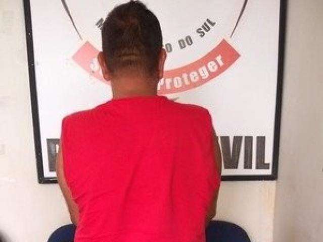 Homem &eacute; preso ap&oacute;s se masturbar e passar a m&atilde;o nas pernas de adolescente