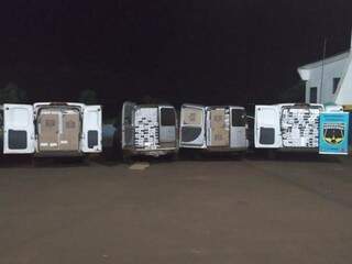 Carros com contrabando de cigarro, apreendidos ontem à noite pela PMR (Foto: Divulgação)