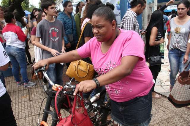 Candidato que vai de bicicleta tem problema extra em dia de Enem